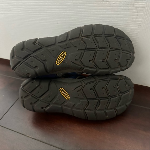 Size 4 Keen Kid's Seacamp II CNX Sandal - Blue Blue Depths/ Gargoyle - Picture 7 of 8